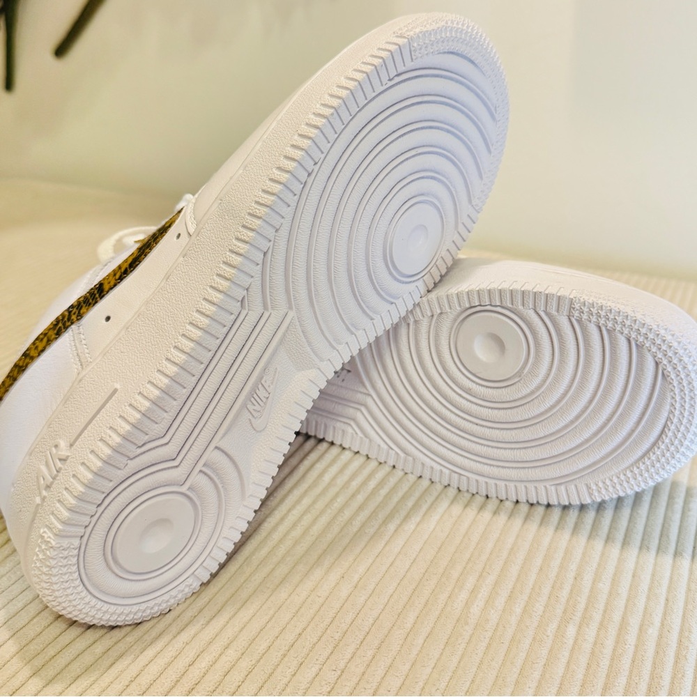 Nike Air Force 1 Low Retro Sneakers - Picture 9 of 9